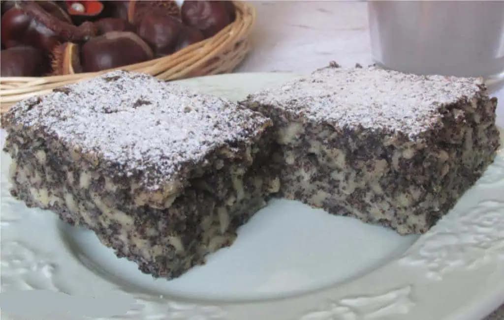 EXPRESNÝ makovo-jablkový koláč: Úžasný šťavnatý a pripravený za 15 minút!