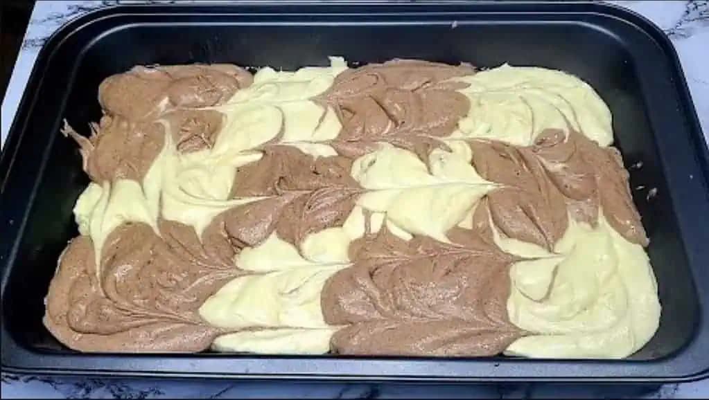 Maslová DVOJFAREBNÁ bublanina z cesta jemného ako pavučinka: RECEPT od výbornej cukrárky!