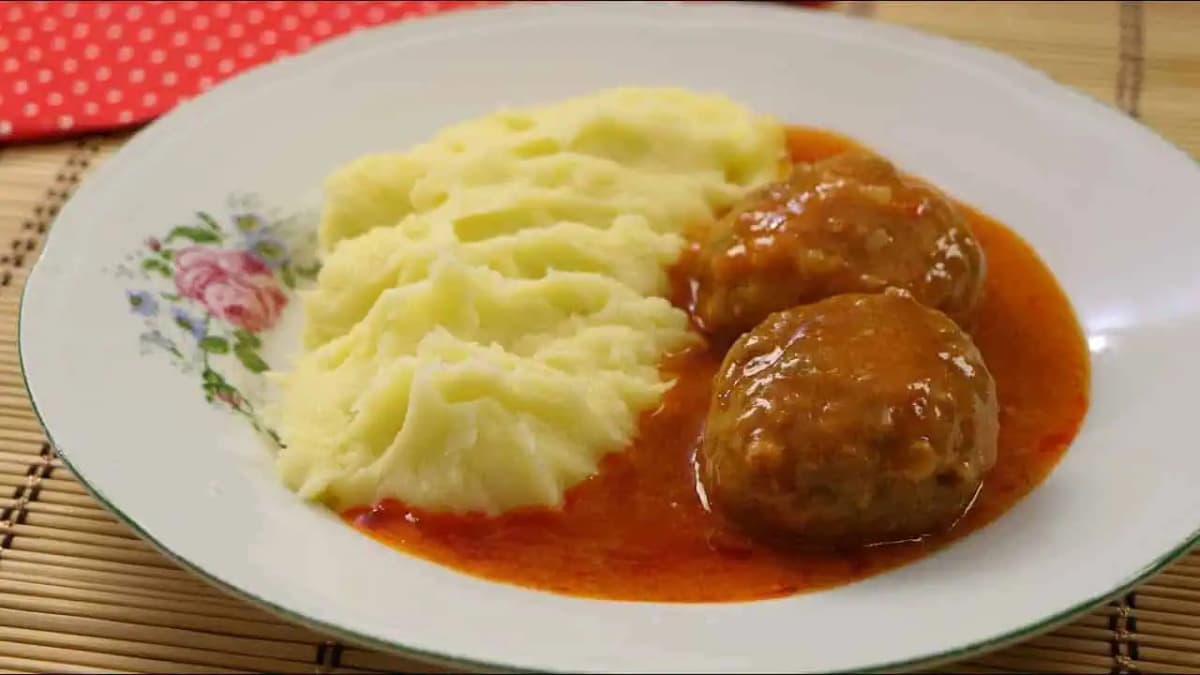 Recept na MÄSOVÉ guľky v rajčinovej omáčke z čias socializmu: Originál podľa ČSN – robím ich podľa tohoto receptu už 40 rokov!