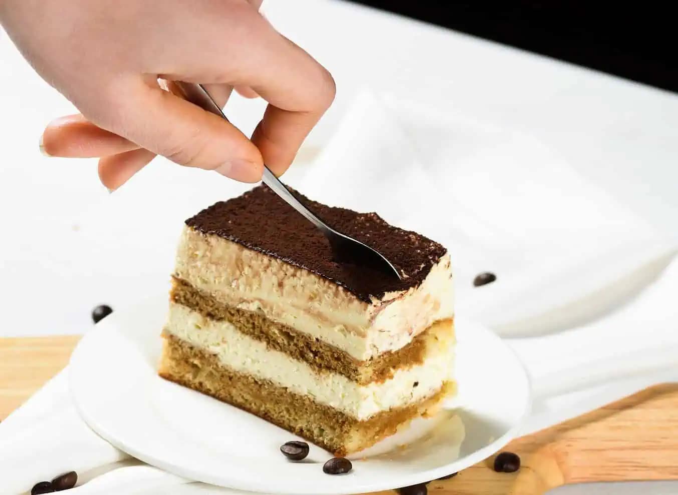 Kokosové rezy s pudingom a šľahačkou: Nepoznám nikoho, kto by im odolal!