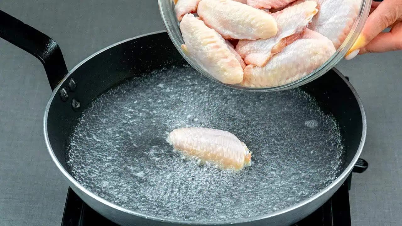 Tajomstvo strašne dobrých kuracích krídel ako z KFC: Niečo tak dobré ste nejedli!