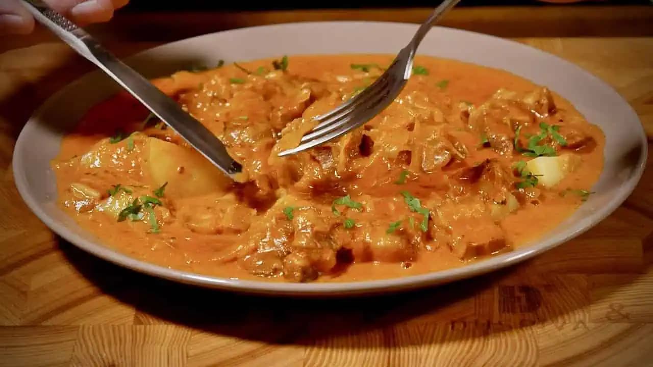 Segedínsky guláš podľa 100 rokov starej kuchárskej knihy: Jediný a najlepší recept!