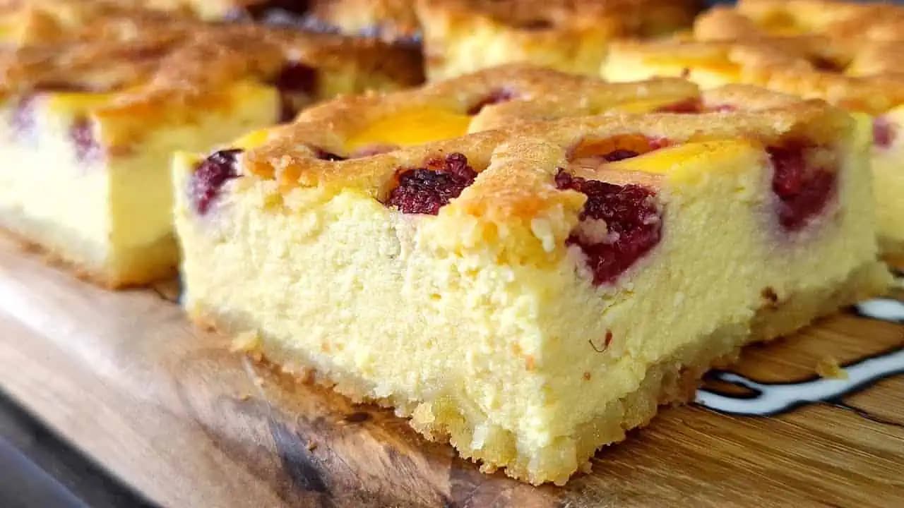 Hovoria mu NAJJEMNEJŠÍ koláč na svete: Pripravený za chvíľu a neuveriteľne chutný!