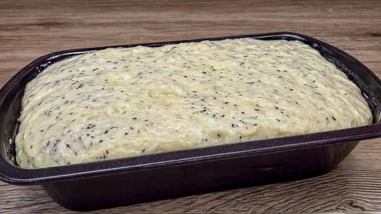 Len voda, múka, sušené droždie a chlieb už nekupujem: Lacný a jednoduchý chlebík bez miesenia!