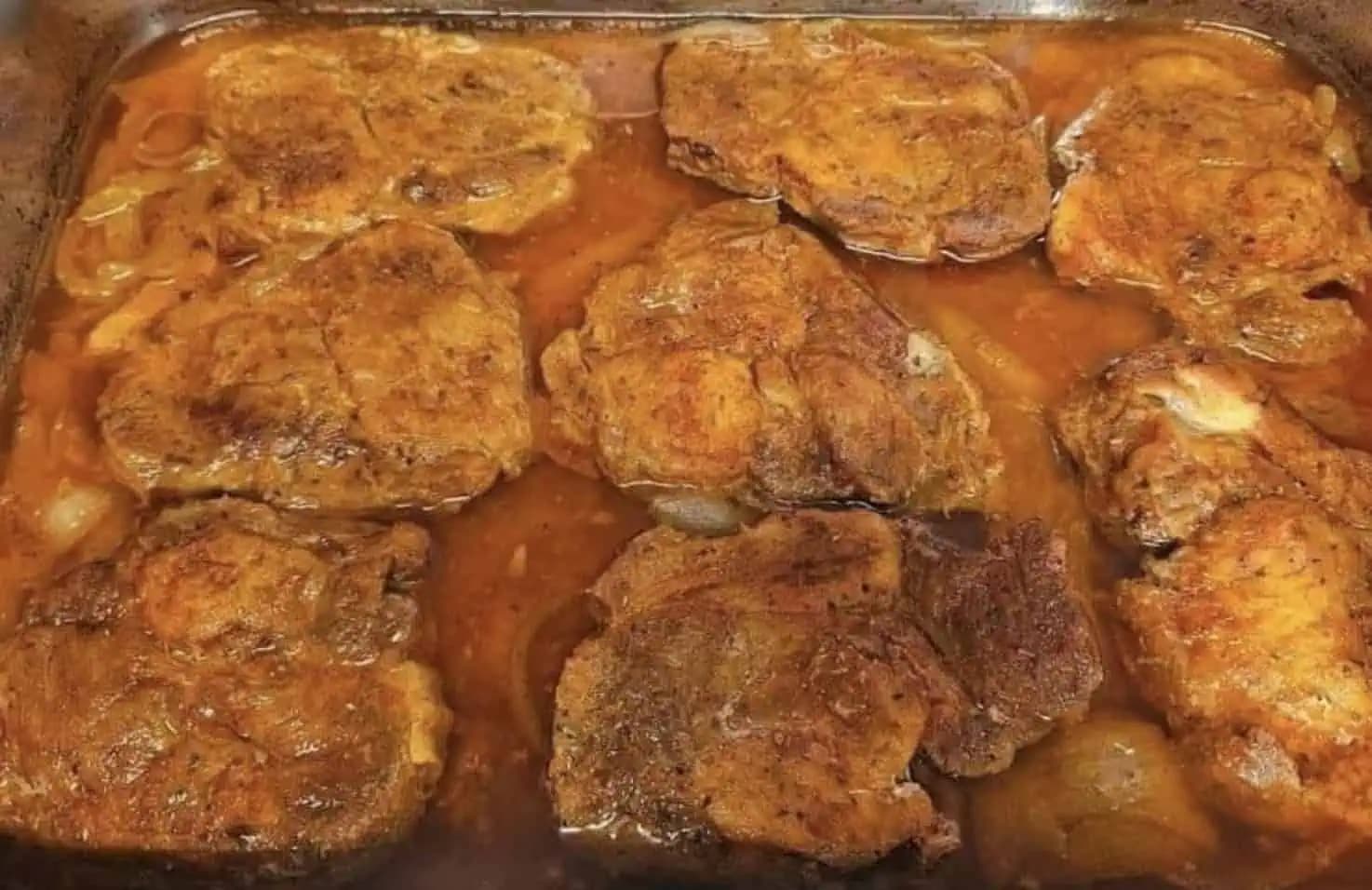 Jednoduchá pečená krkovička, mäkučká a so šťavou: Mäso je šťavnaté a neskutočne dobré!