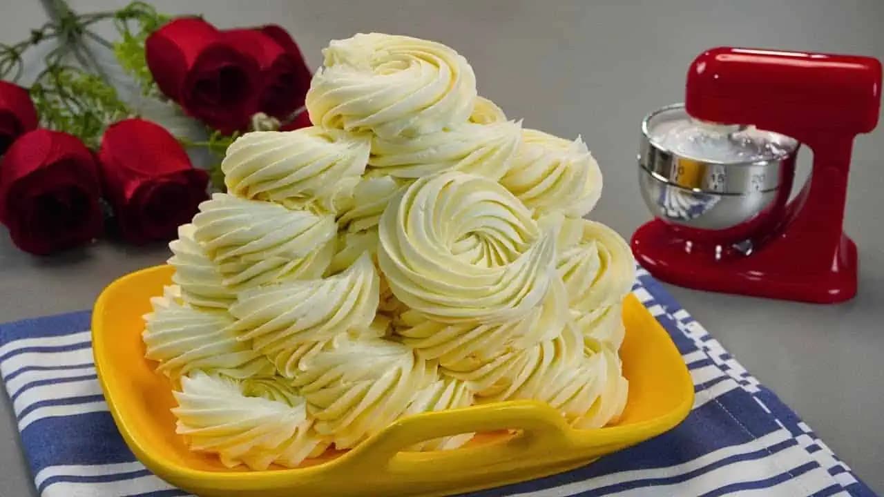 Extrémne pevný maslový krém: Je odolný voči teplu, aj chladu a potrebujete len 3 zložky!