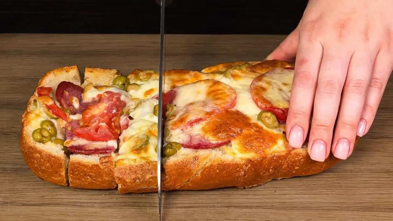 Stačí LEN 1 kus staršieho chleba a robím večeru chutnejšiu ako pizza: Neuveriteľne jednoduché a rýchle!