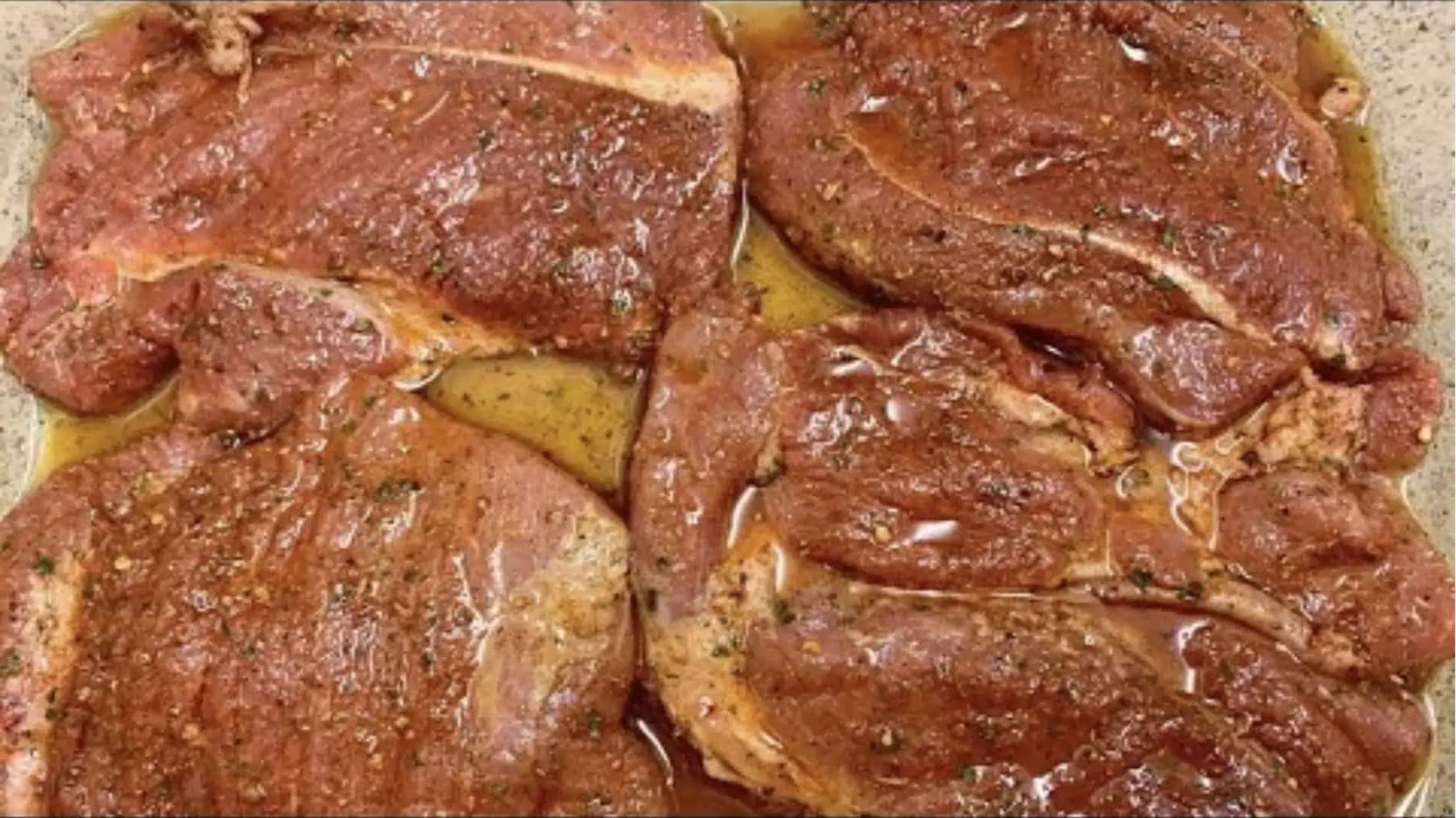 Pečená bravčová krkovička, ktorá sa topí v ústach: Jemné a veľmi chutné mäso, presne takto ho pripravujem!