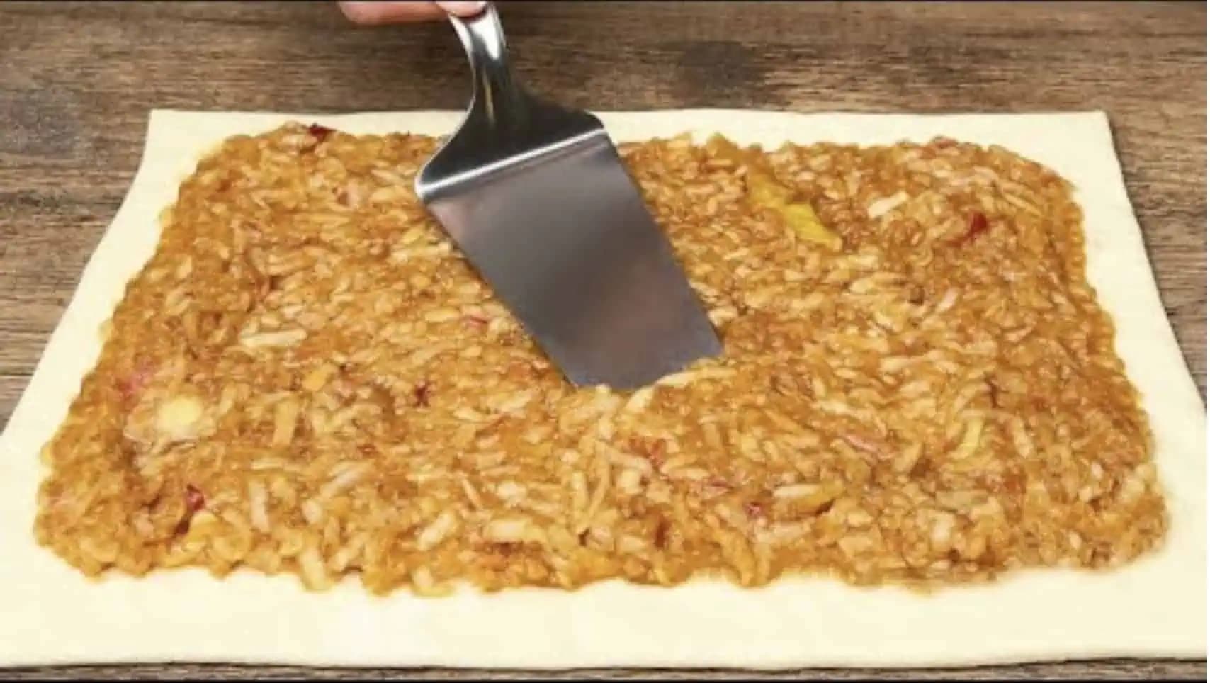 2 JABLKÁ nastrúham na lístkové cesto, prikryjem a pečiem takto aj 3x do týždňa: Najväčšia LAHÔDKA, aká môže byť!