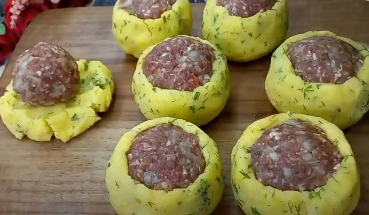 Roztlačte zemiaky a obaľte nimi mäsové guľky: Toto je také chutné, že to robím aj v nedeľu na obed!