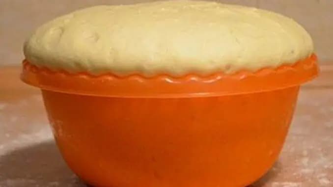 Tajomstvo pekárov pre dokonalé kysnuté cesto: Kľúčom sú 2 prísady, vďaka ktorým narastie ako šialené a pečivo bude vždy mäkučké!