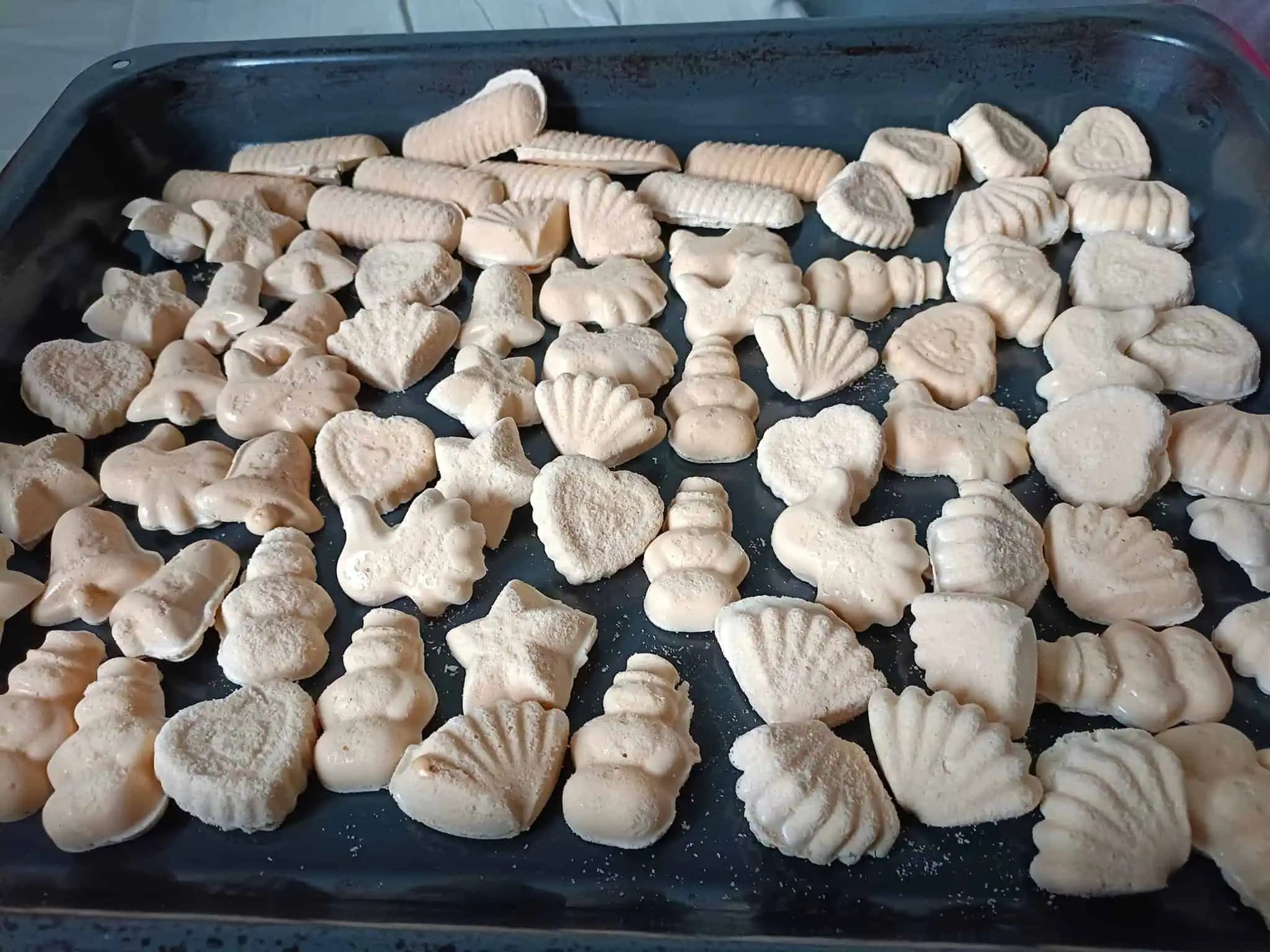 Viete, ako pripraviť najlepšie vianočné pečivo z 3 PRÍSAD? Rýchly a jednoduchý recept na famózne šľahačkové KOLÁČIKY!