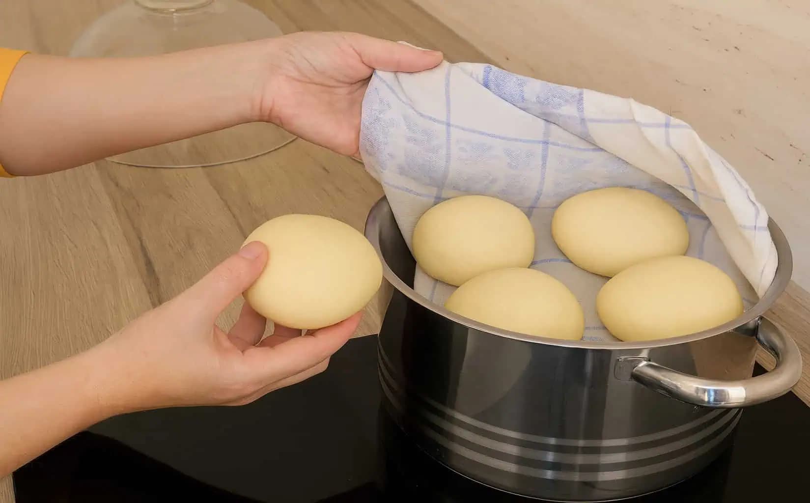 Parené buchty vám už nikdy nespľasnú a nebudú popraskané: Musíte len urobiť túto vec (VIDEO)!