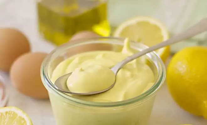 K vajíčkam pridám citrónovú šťavu, štipku soli a mám MAJONÉZU na celé sviatky: V obchode už nekupujem!