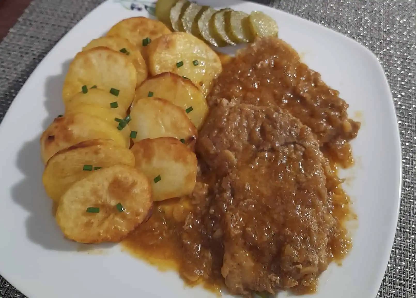 Rýchle bravčové plátky na horčici a cesnaku: Nesmierne dobré papnie za minútku!