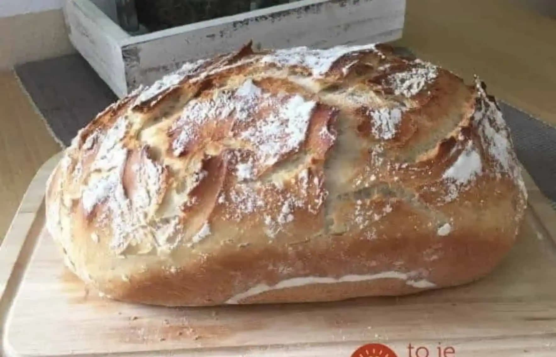 Konečne viem, prečo je babkin chlebík vyhlásený v celej dedine: Do cesta dáva jednu špeciálnu prísadu!