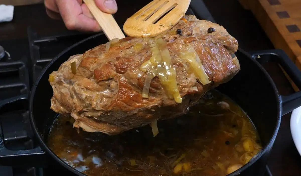 Môj svokor robí najlepšiu krkovičku, aká existuje: Musíte vidieť, čo pridáva do hrnca!