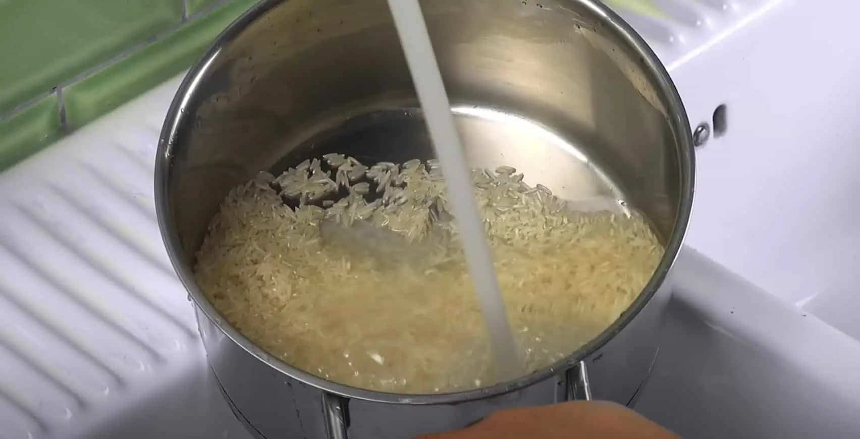 Toto je dôvod, prečo majú profi kuchári vždy dokonalú ryžu: Zaručene sa nerozvarí a chuť ako z nóbl reštaurácie!