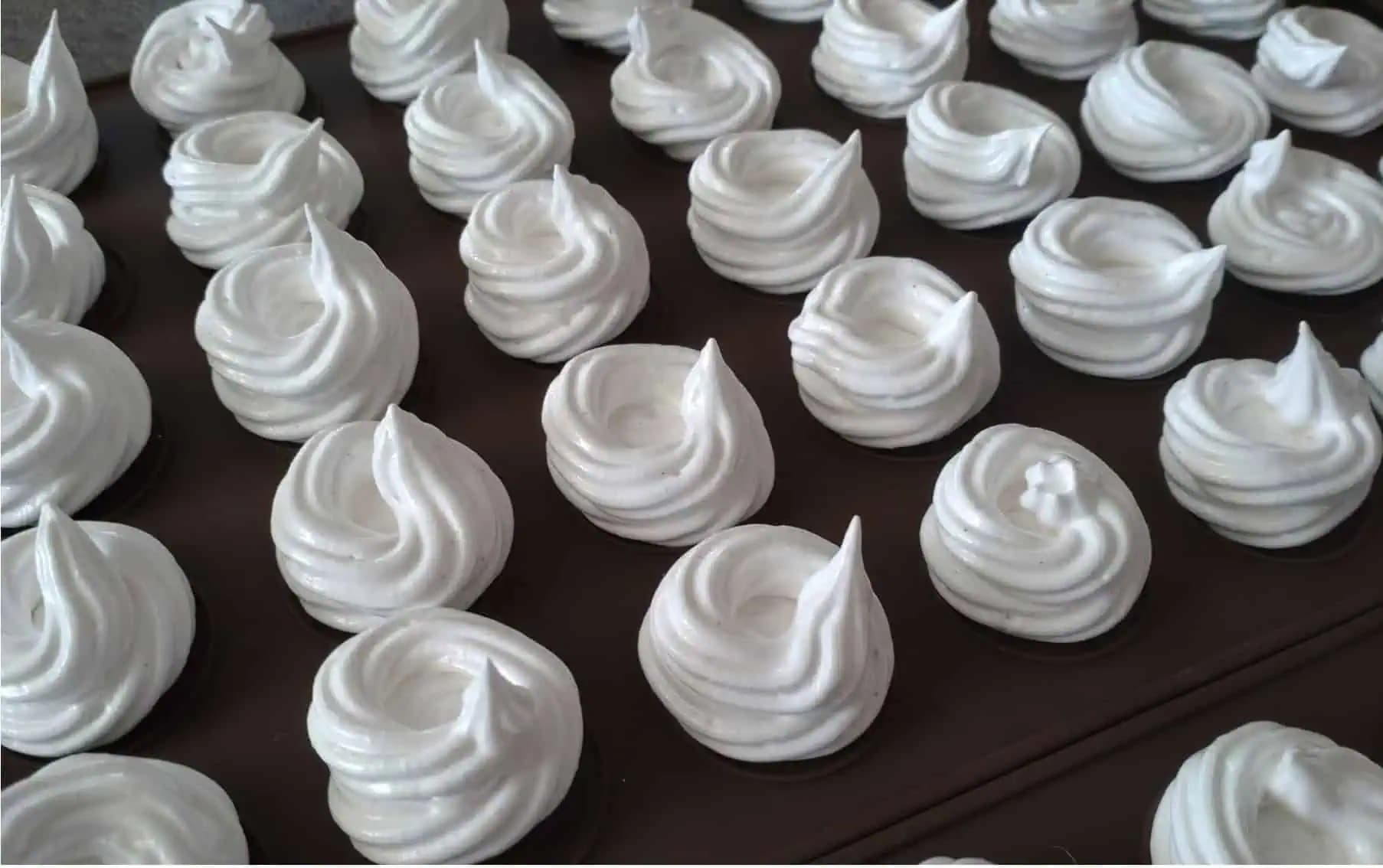 Domáce SNEHOVÉ PEČIVO – najlepší recept: Len bielky, cukor a štipku soli. Jednoduchší recept nenájdete!