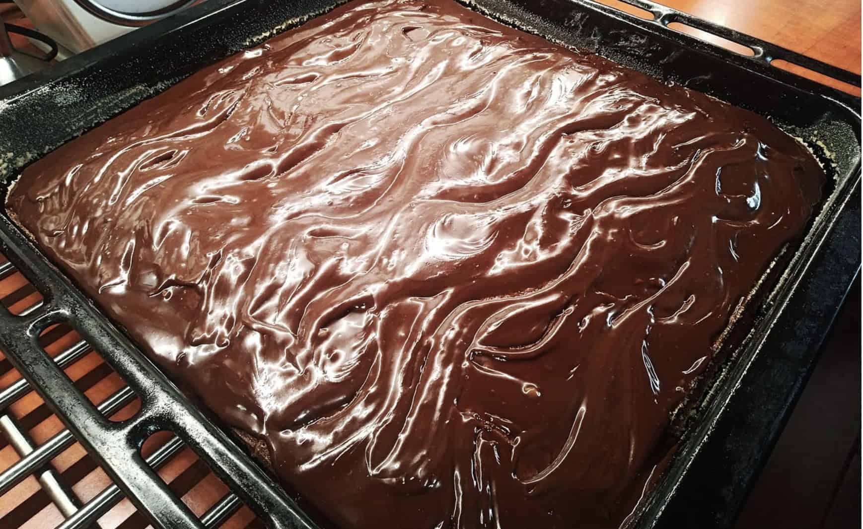 Rýchly hrnčekový perník s lekvárom: Nadýchanosť tohto koláčika je nesmierna!