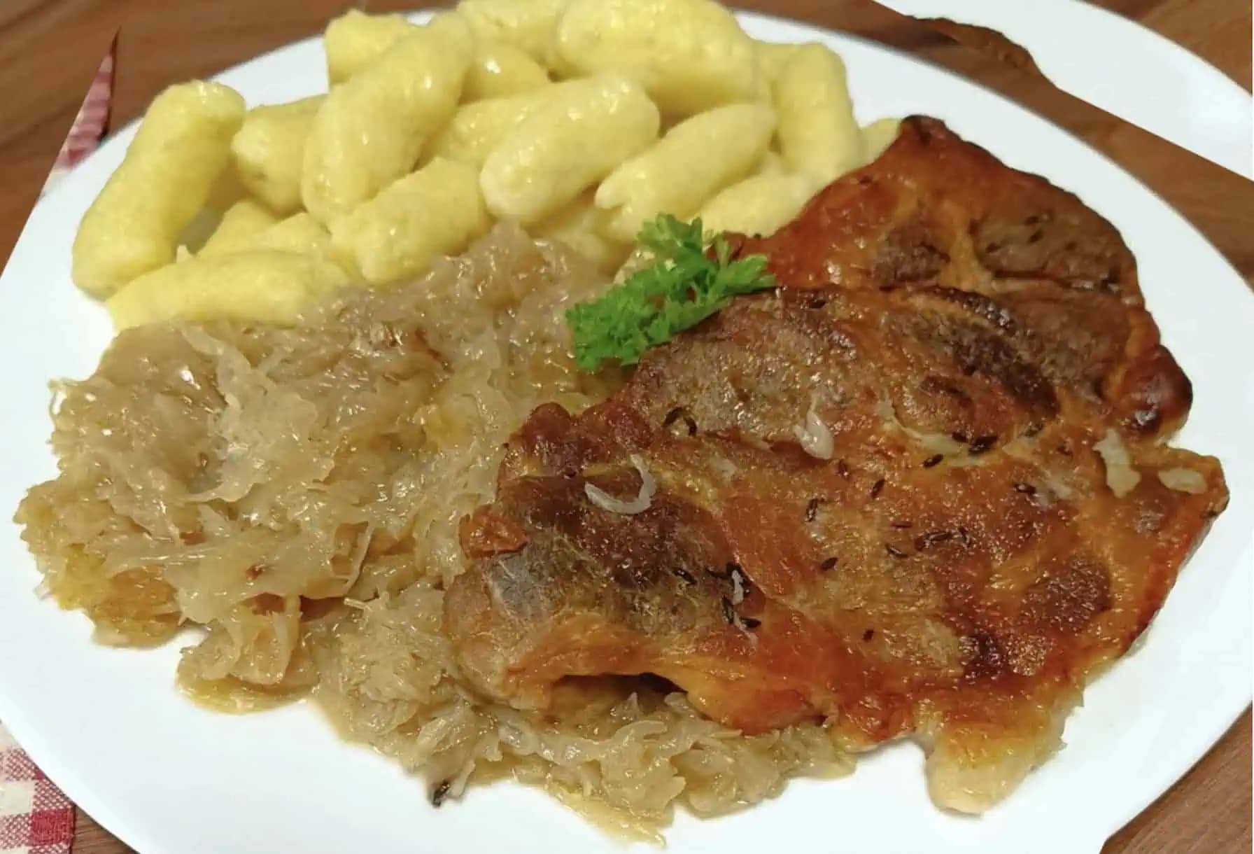 Krkovička pečená na kyslej kapuste: Je naozaj vynikajúca!