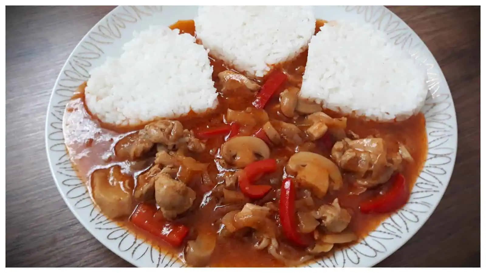 Kuracie prsia na zelenine a šampiňónoch s ryžou: Geniálny obed za pár minút!