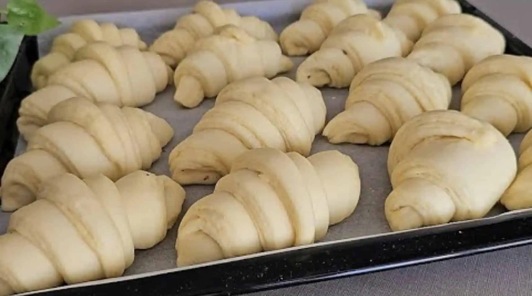 Domáce croissanty BEZ ČAKANIA: Hotové sú raz-dva, voňajú po celom dome a chutia ako z profi pekárne!