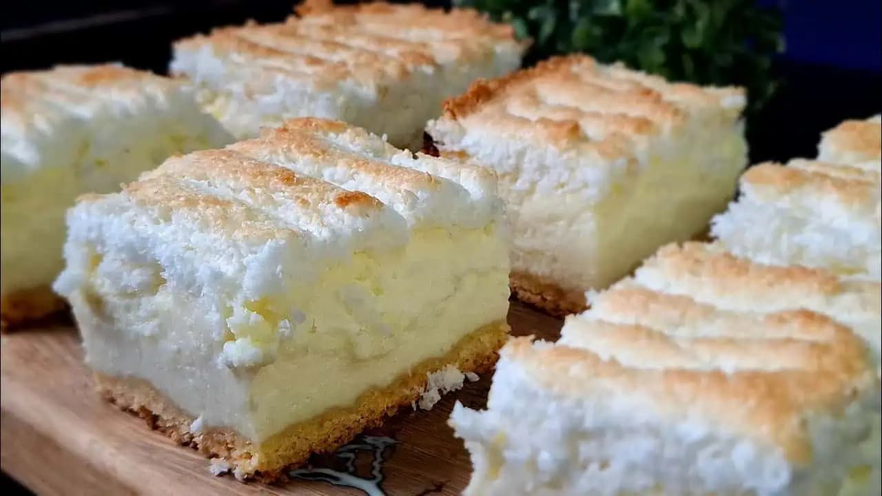 Tvarohový víchor: Neopísateľne chutný koláč s krémom, penou a krehkým cestom!