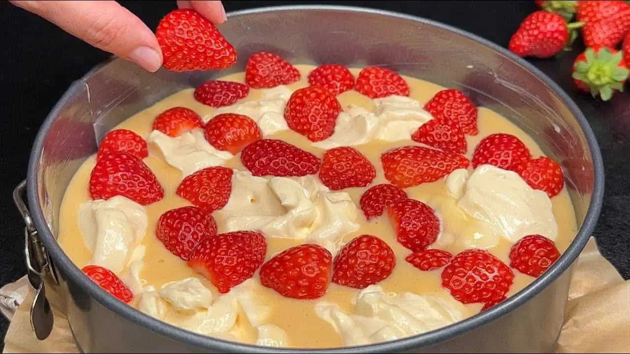 Perfektný jahodový koláč s tvarohom za 10 minút! Jednoduchý a chutný!