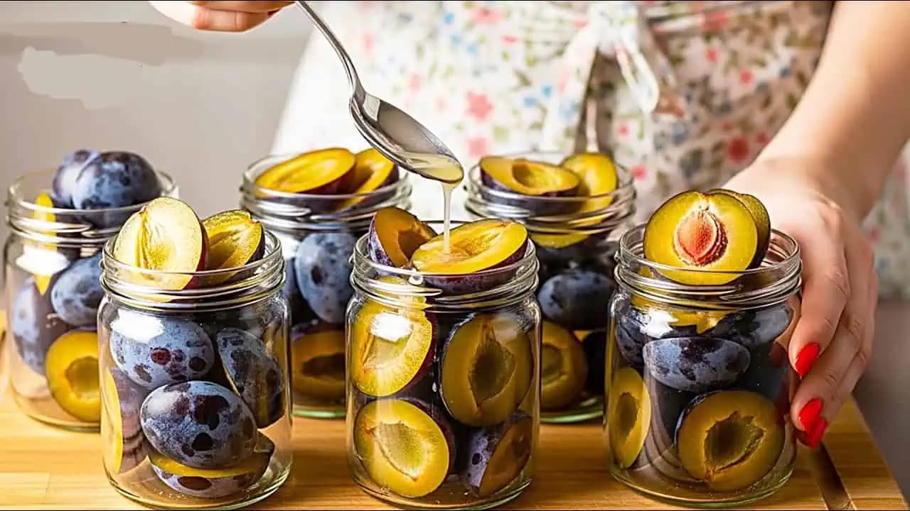 Takto skladujem SLIVKY zo záhrady až 2 ROKY: Bez cukru, sú ešte chutnejšie ako čerstvé!