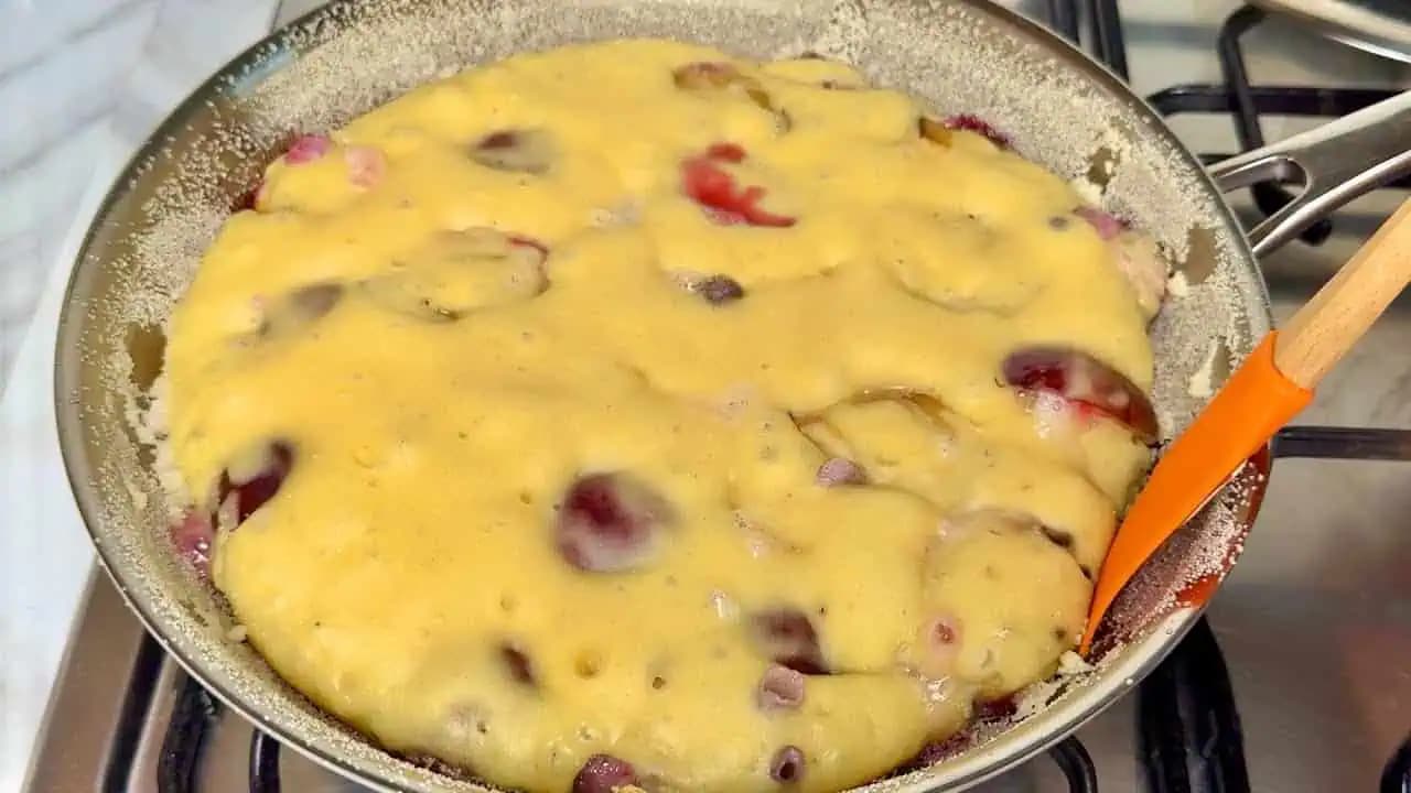 Slivkový KOLÁČ z panvice hotový za 20 minút Jednoduchý recept bez rúry!