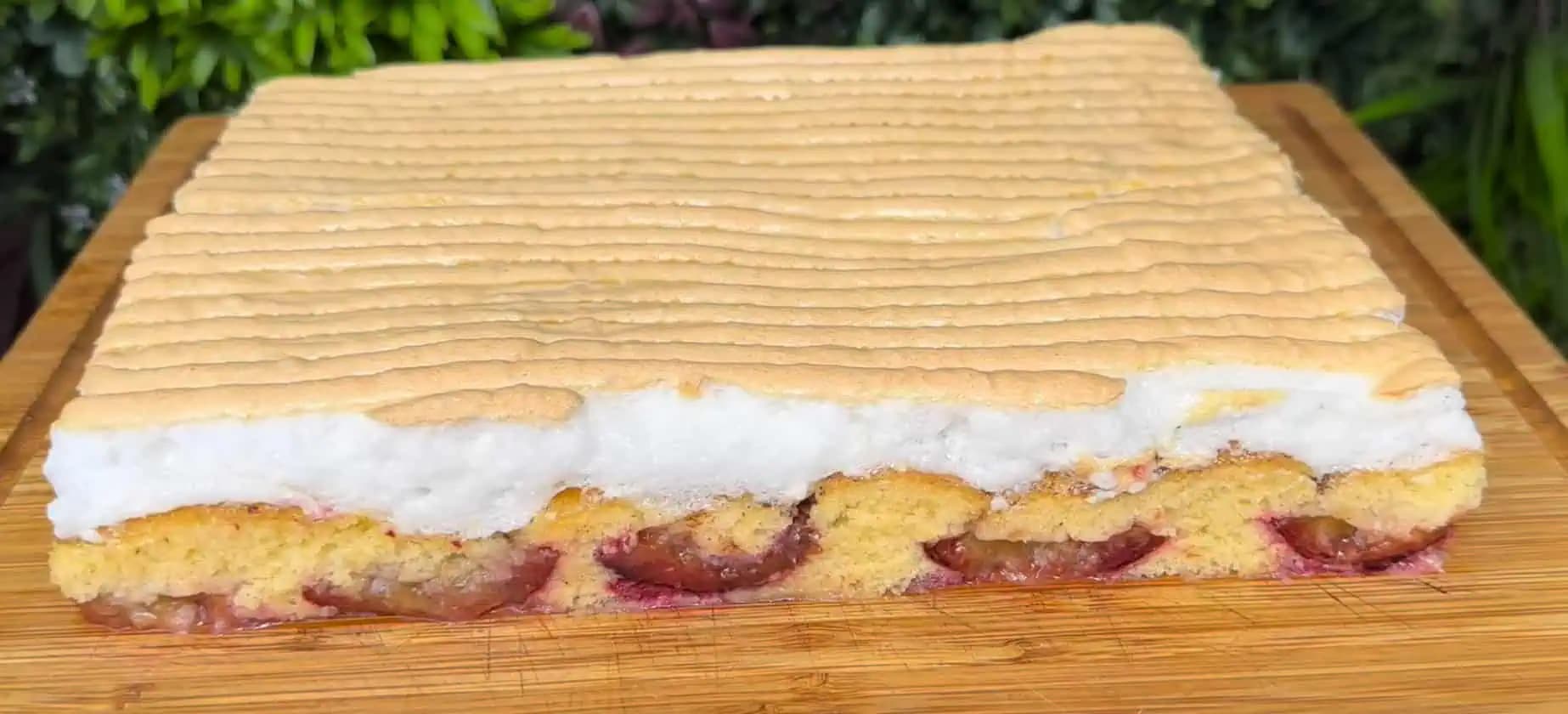 Nadýchaná bublanina s penou: Rýchly a jednoduchý recept na najlepší slivkový koláčik!