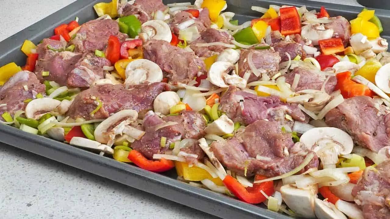 Všetko len nakrájam na plech a mám jedlo na 3 dni: Ukladajte tento recept!