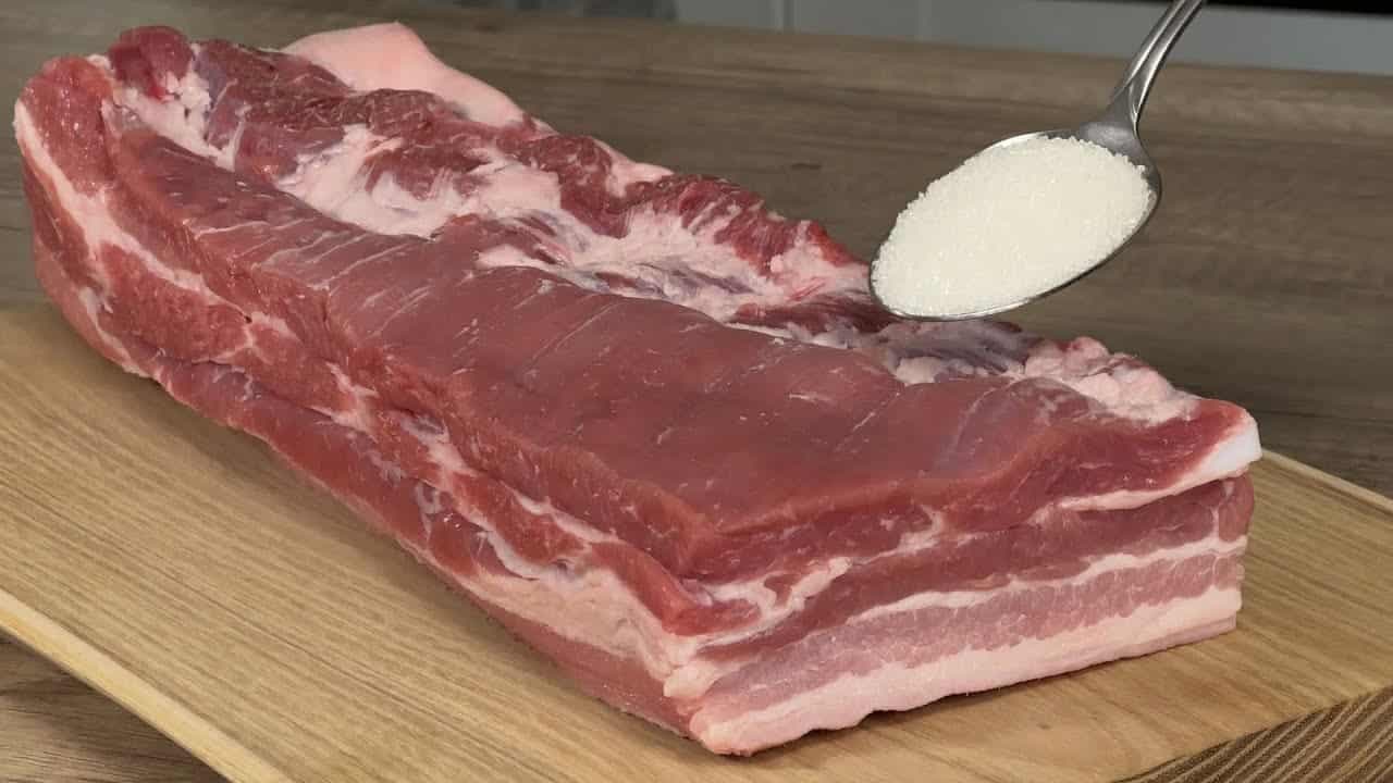 Vezmite len bravčový bôčik, soľ a nebudete veriť vlastným očiam: Tento trik som sa naučila v drahej reštaurácii!