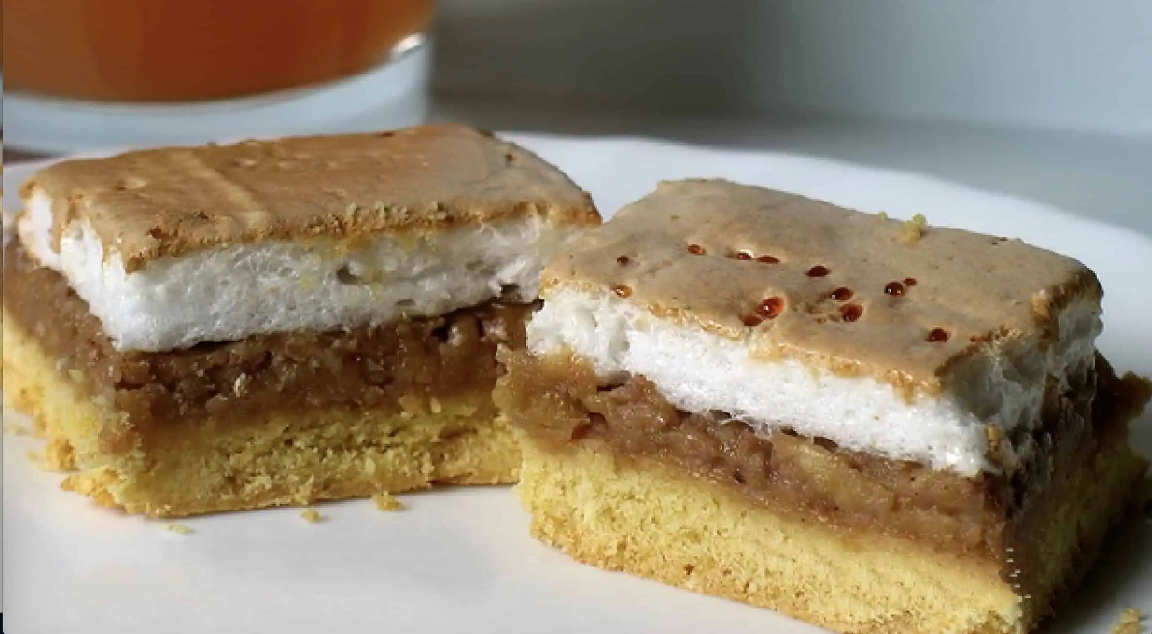 Veľmi šťavnatý jablkový koláč s orechmi a penou: Lepší koláč nenájdete, hit celej sezóny!