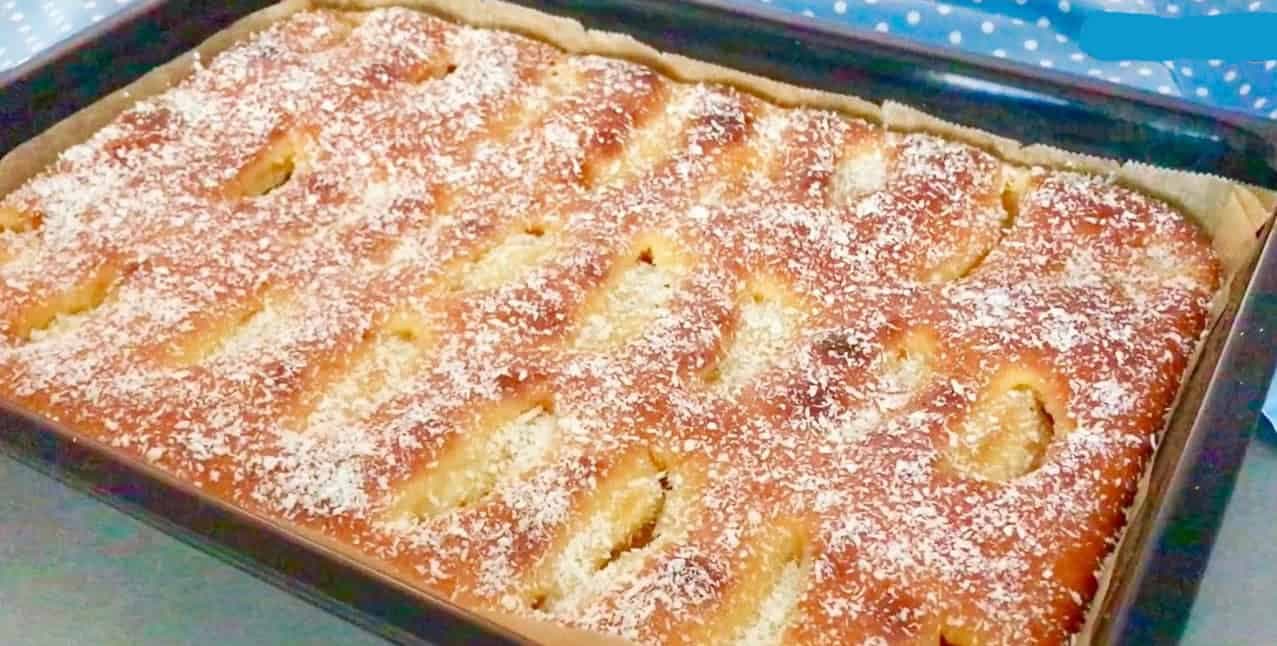 Jemný tvarohový koláč s jablkami: Extrémne lahodné spojenie šťavnatých jabĺk a tvarohového cesta!