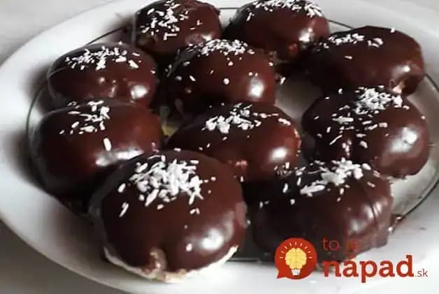 V chladničke bola len kocku tvarohu a trocha smotany: Stačilo zamiešať, dať polevu a každý pýtal prídavok – na sviatky robím na 3 plechy!