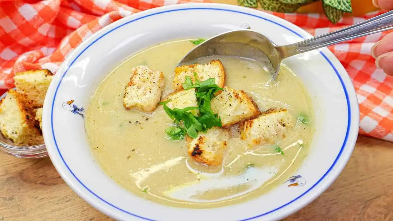 Tejto polievky sa bojí každá choroba: Silná CESNAČKA na taliansky spôsob – lepšiu chuť nepoznám!