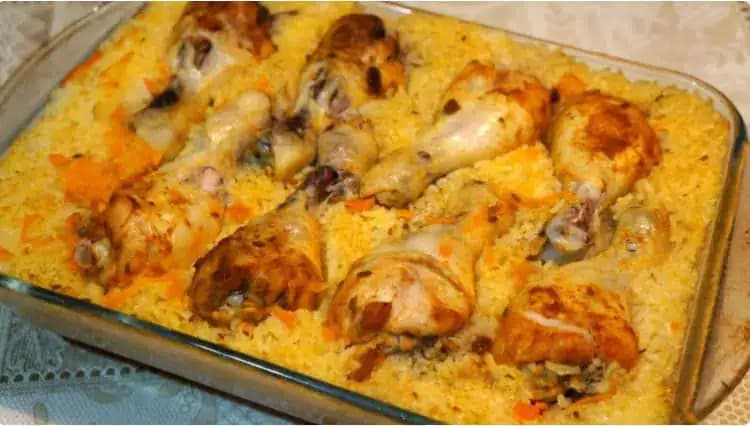 Položte kuracie stehienka na surovú ryžu a dajte do rúry: Výborný obed je o chvíľu na stole a BEZ práce!