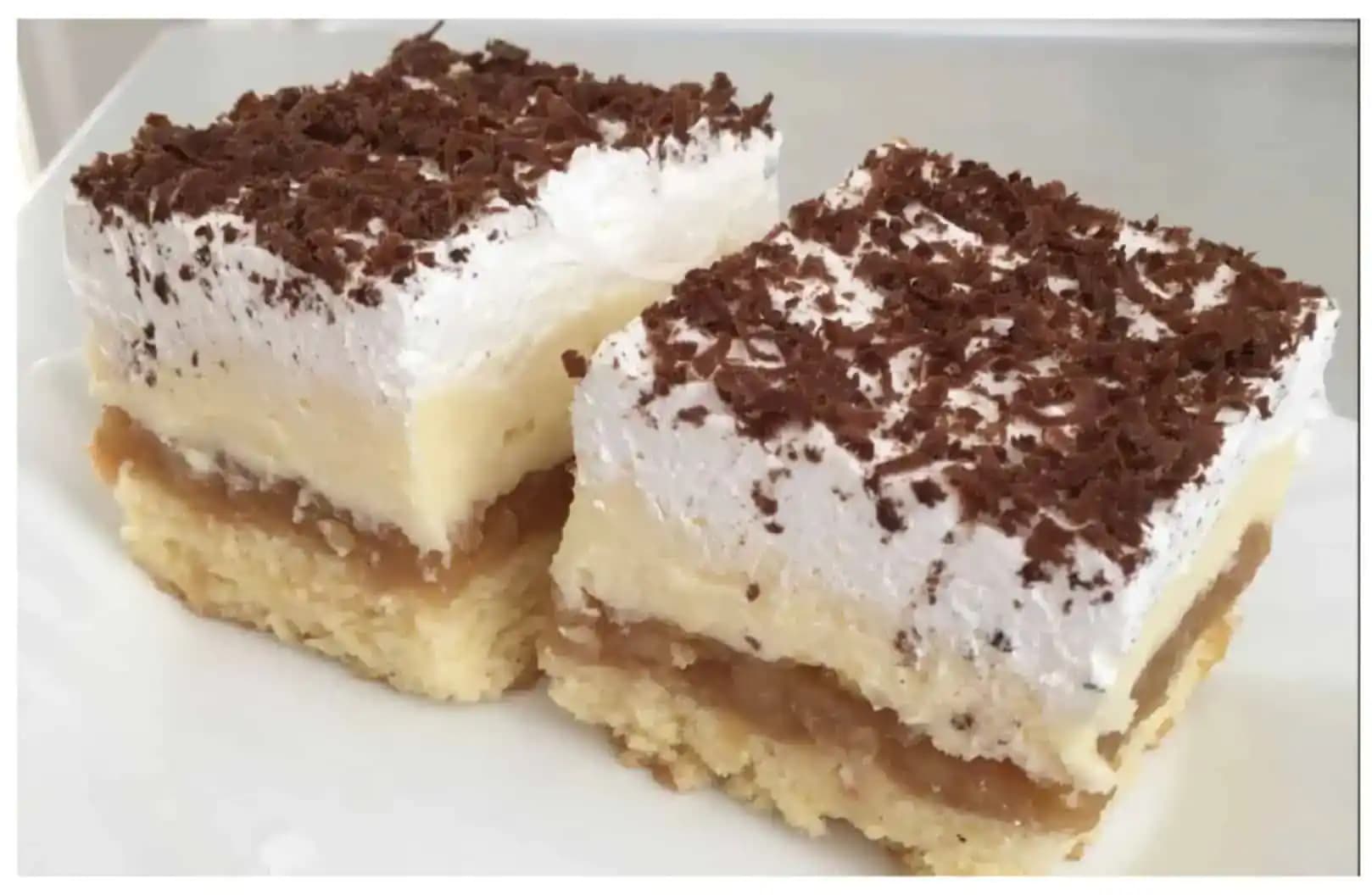 Obrátený jablkový koláč, ktorý milujeme: Nič, len nastrúhané jablká, puding a na vrch šľahačka – pečiem ho aj 3x za týždeň!