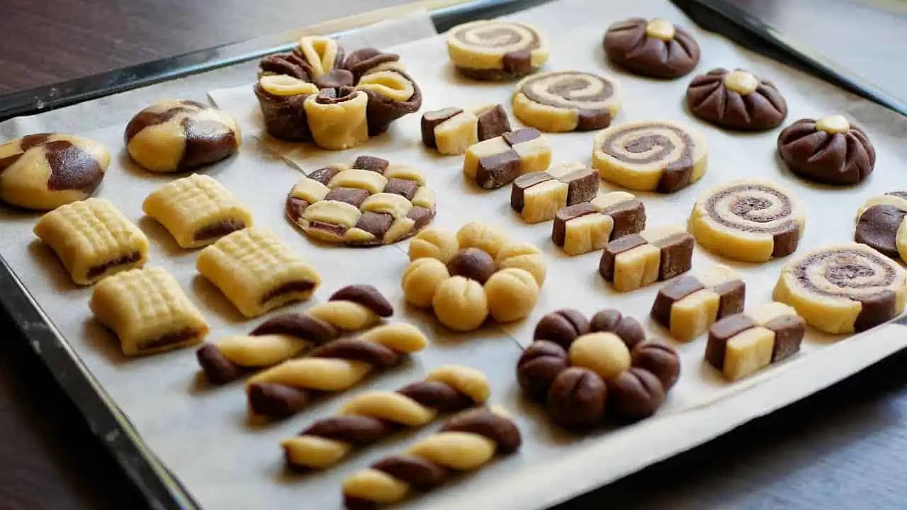 Len 1 cesto a takáto nádhera: Nepotrebujete vykrajovátka ani špeciálne formičky, z tohoto upečiete na sviatky všetko!