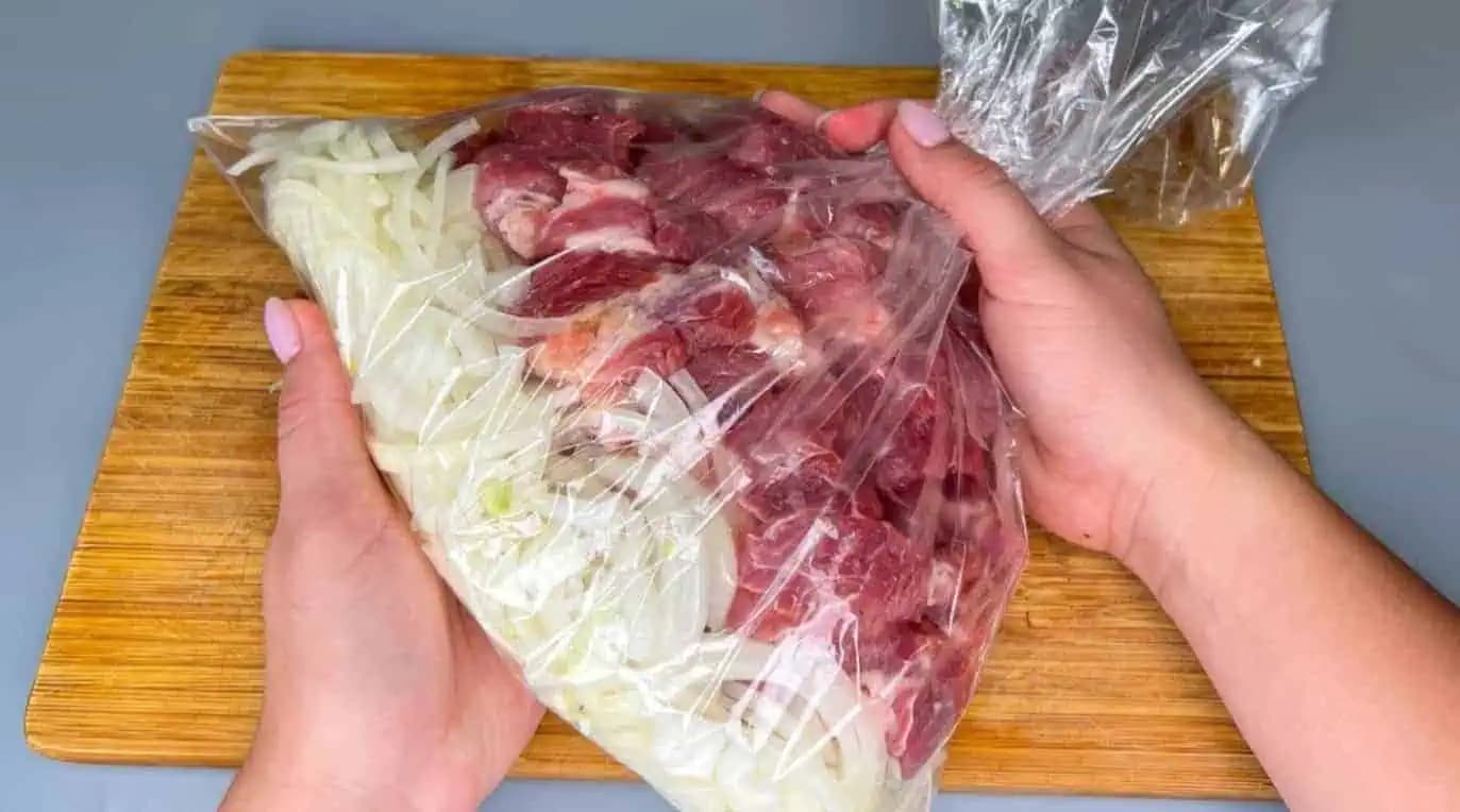 Takto pečiem nachutnejšie mäsko, ktoré sa len rozplýva v ústach: Kto raz skúsi, vždy si pýta viac (RECEPT)!