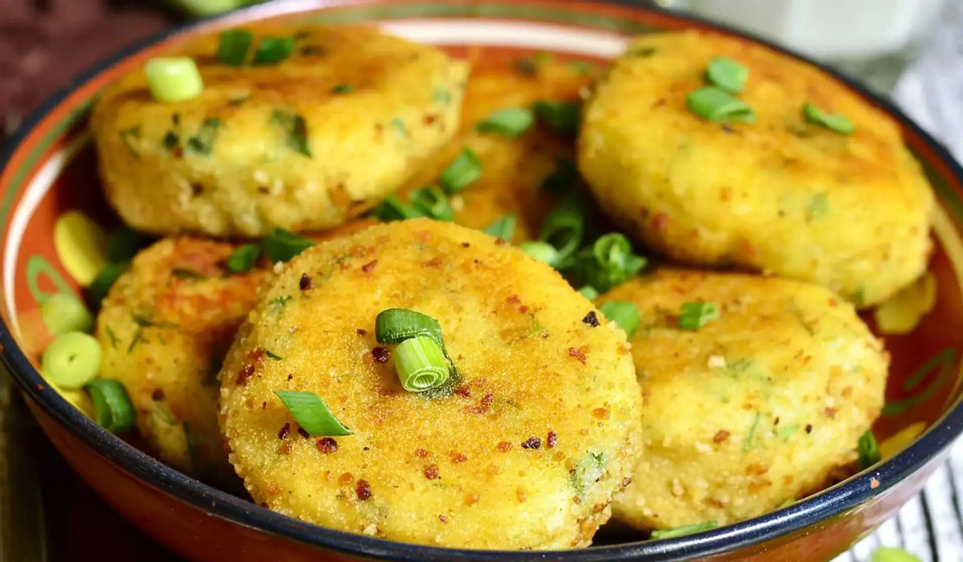 Keď nebolo na mäso, babička vždy robila svoje legendárne Zemiakové rezne: Aj po rokoch nám chutia viac ako najdrahší steak!