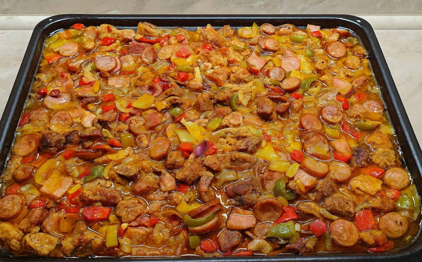 Všetko len nakrájam na plech a mám navarené na 3 dni: Recept na Rozlietané ražniči!