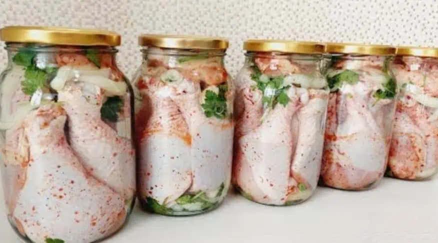 BEZ CHLADNIČKY: Takto uchováte kuracie mäso v perfektnom stave až 12 mesiacov – unikátny spôsob!