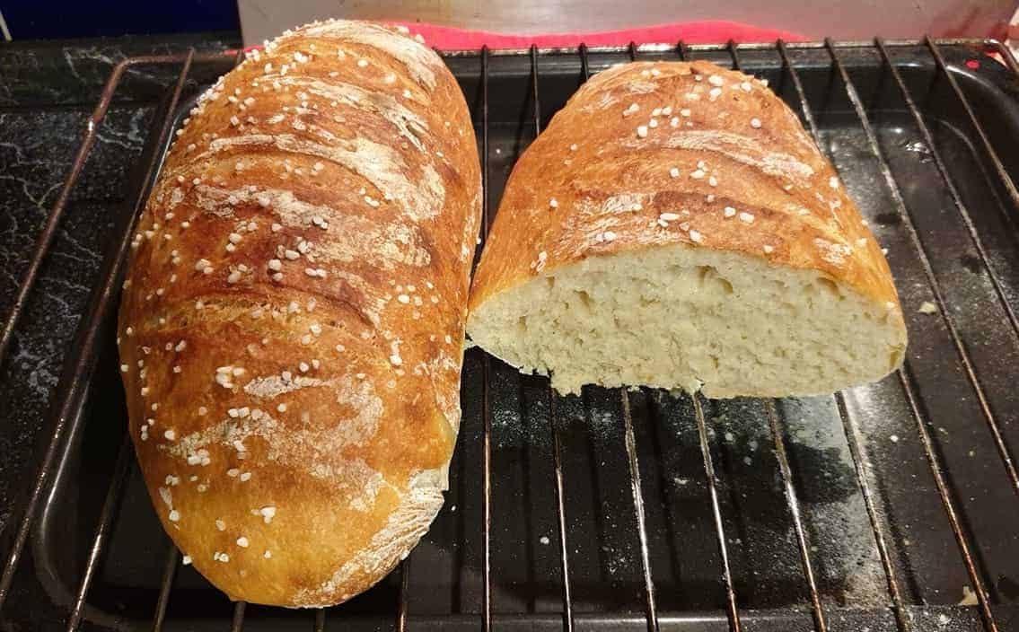 VIANOČNÝ BABIČKIN zemiakový chlebík bez miesenia: Pripravený behom pár minút a vydrží aj týždeň!