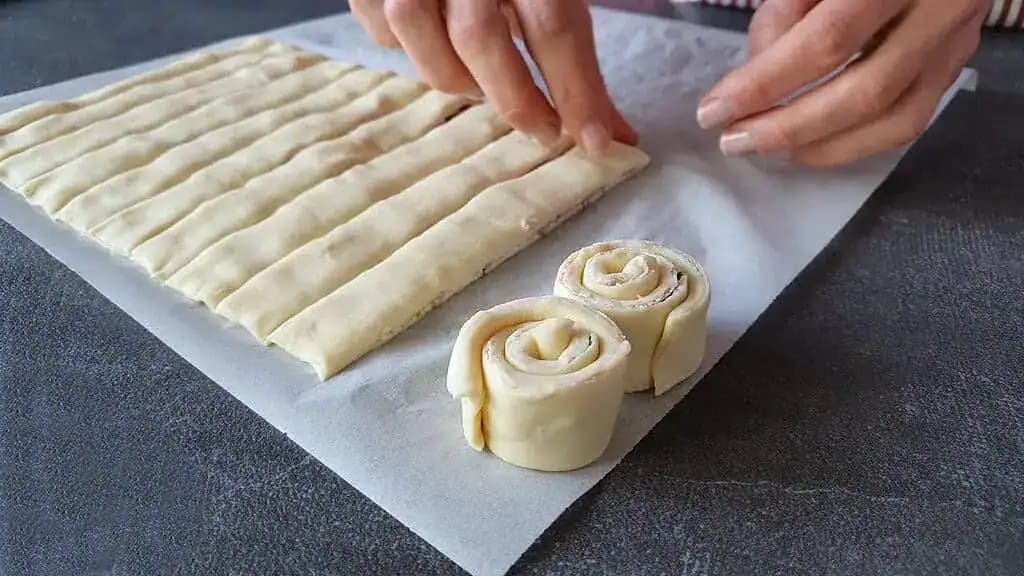 Odkedy som videla tento nápad z LÍSTKOVÉHO CESTA, robím to každé sviatky: Najchutnejšie a najrýchlejšie pohostenie!