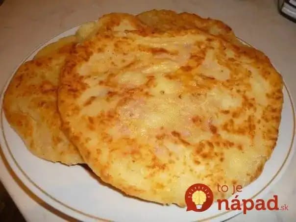 Bez váhy a odmerky: Lenivé kefírové placky plnené šunkou a syrom