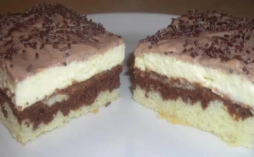 Úžasný tvarohový koláč ku káve: Neprekonateľná piškóta dvoch farieb a úžasný krém – lepší dezert nepoznám!