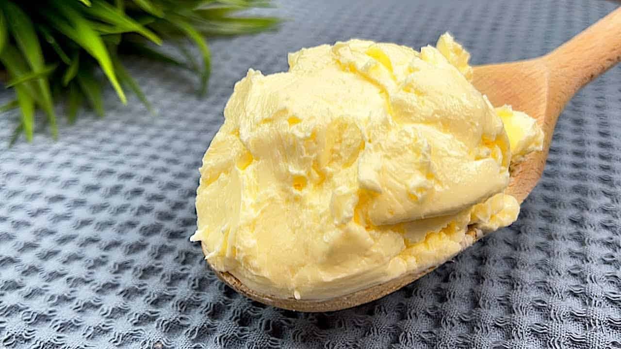 Prestaňte kupovať maslo: Stačí vám LEN 1 ingrediencia – biely JOGURT (návod)!